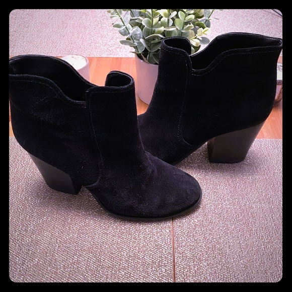 Jessica Simpson Shoes - 🍁Jessica Simpson Booties